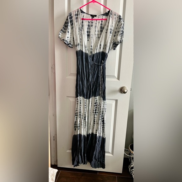Aakaa Dresses & Skirts - Aakaa Black and White Maxi Dress